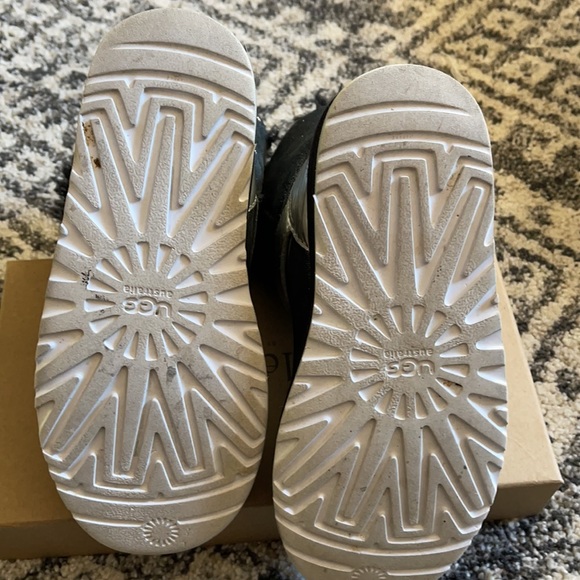 UGG - Picture 5 of 8